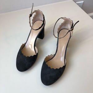 Chloe Scalloped Pump